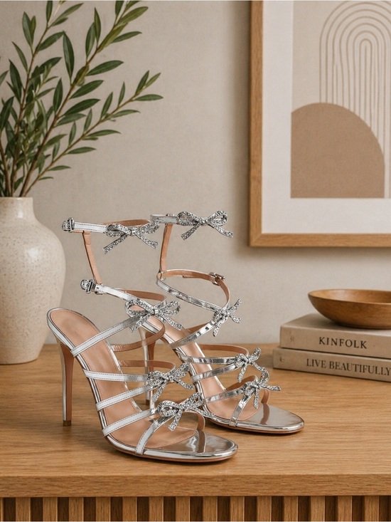 Giambattista Valli Shoes - Giambattista Valli
Love Bow leather sandals
